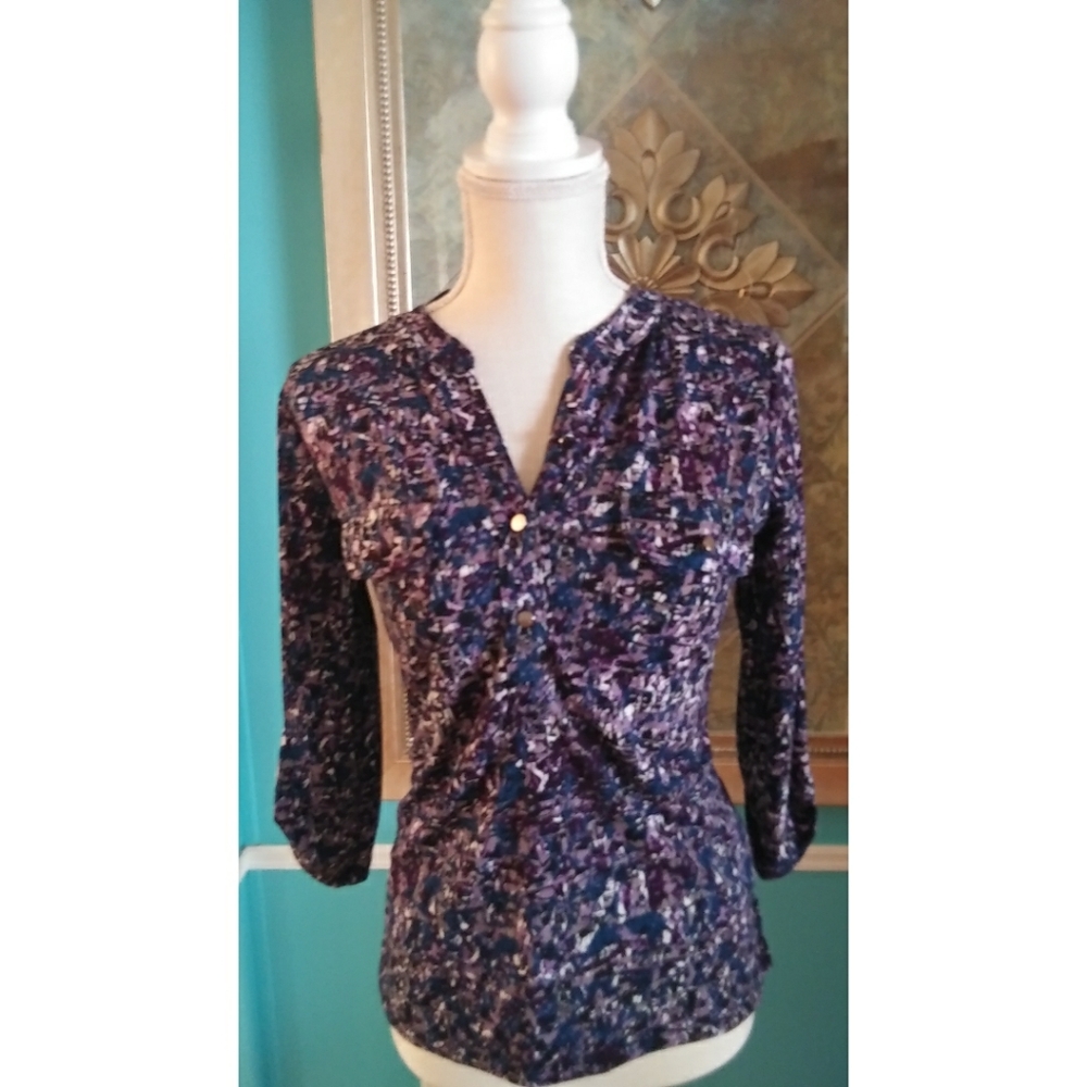 Quarter sleeve v neck printed top